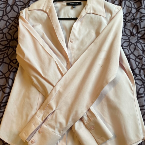 Light pink blouse 3/$25 - Picture 4 of 6